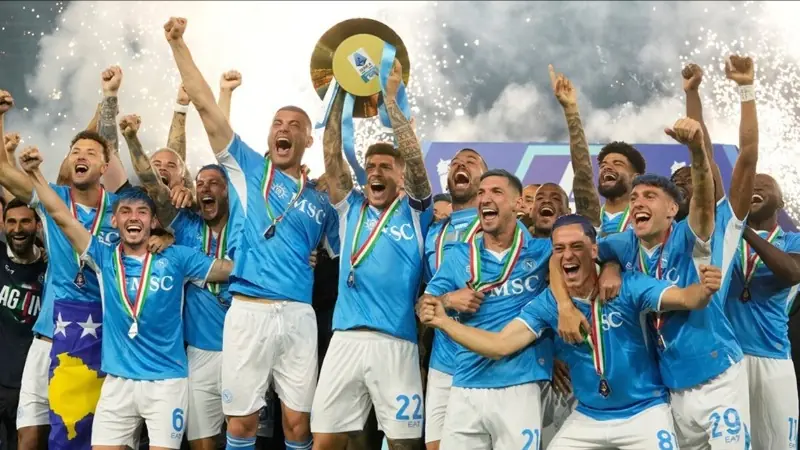 Napoli vô địch Siêu cúp Italia